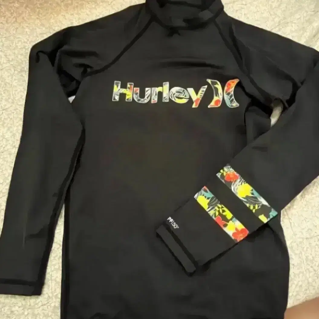 Hurley 헐리 래쉬가드 S사이즈