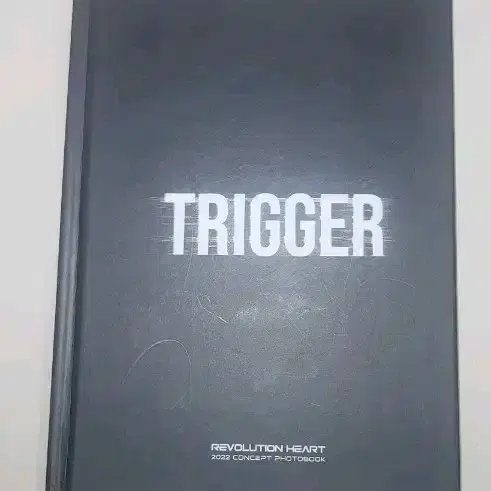 레볼루션하트 (현 리 레볼루션) trigger 컨셉 포토북 양도합니다!!