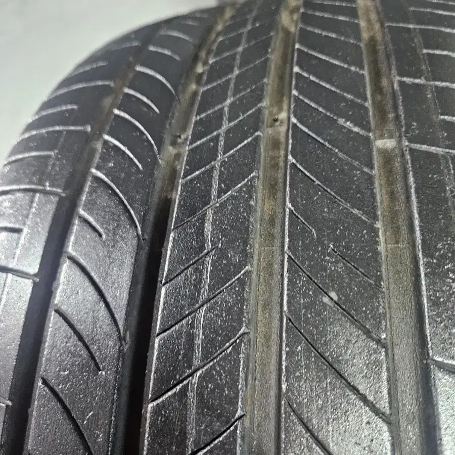 중고타이어 한국타이어 벤투스 S2 AS 245/45R18 2EA