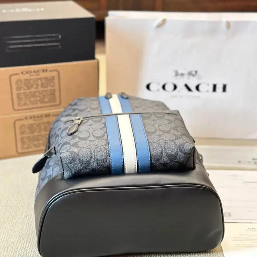 COACH 코치 클래식 로고 패턴 블랙 백팩, 스타일리시하고 세련된 디자