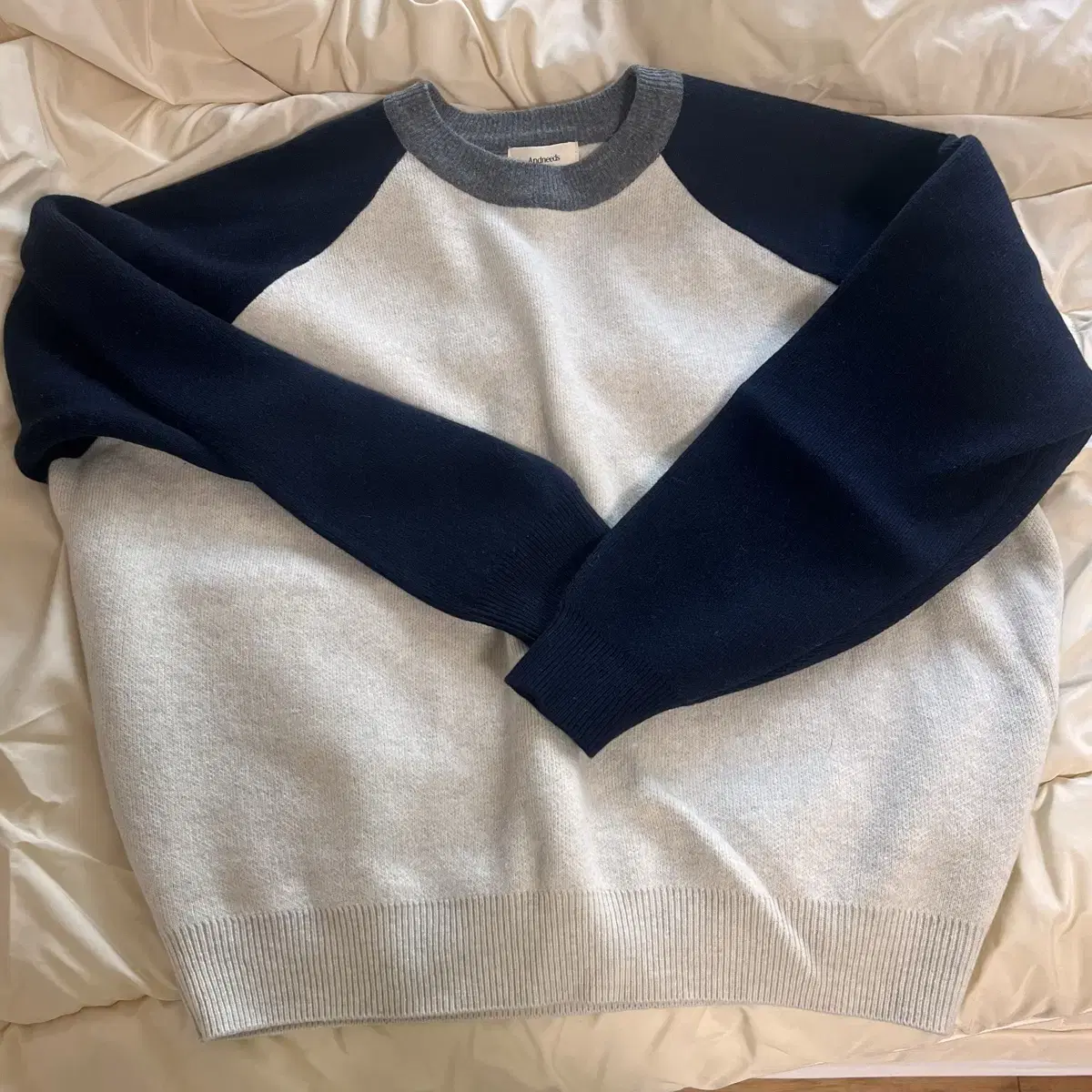 앤니즈 clay raglan knit