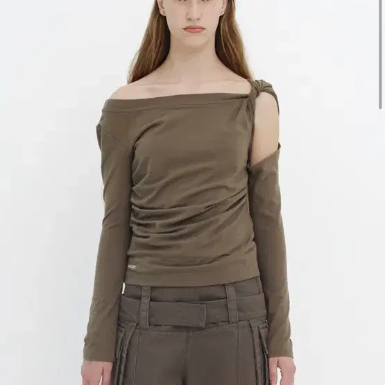 세릭 cerric shoulder twisted top 숄더 트위스트 탑