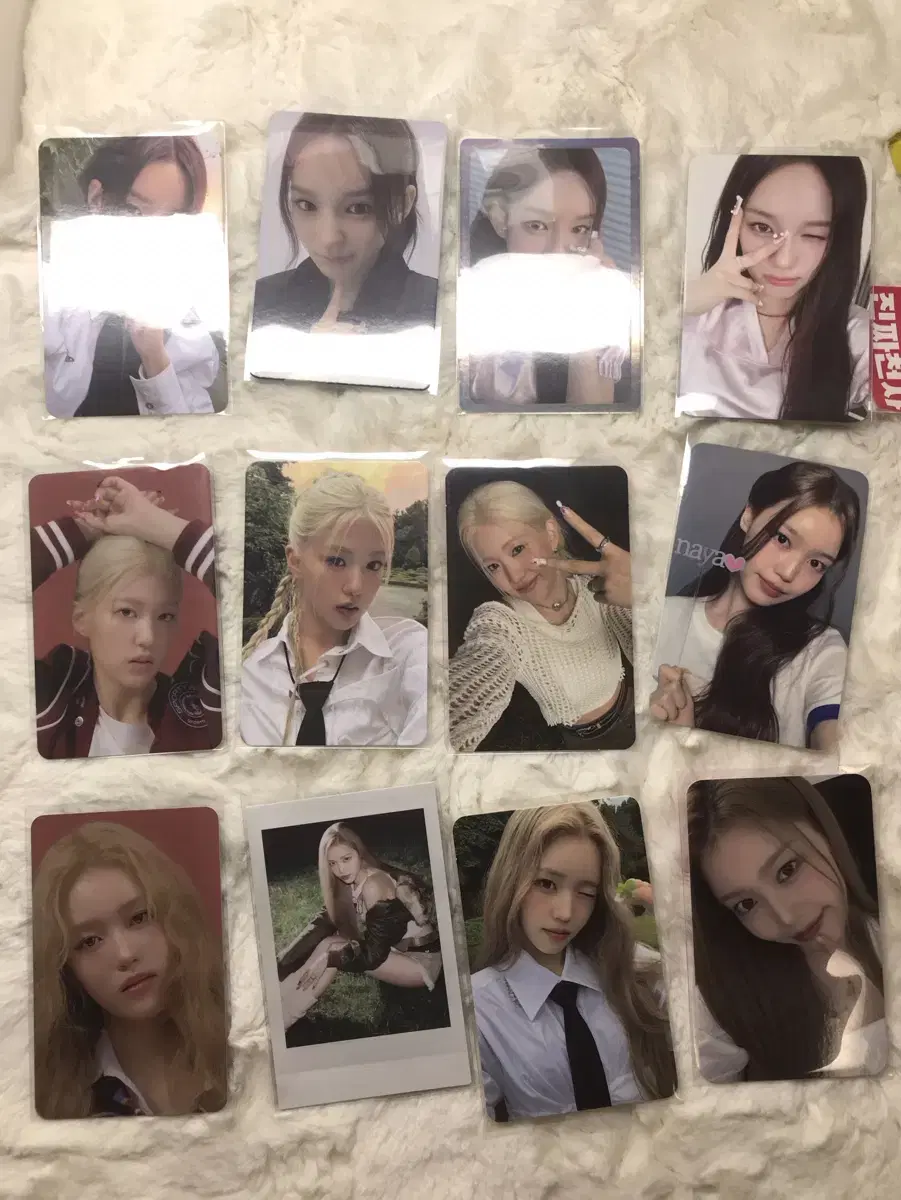 (There is more on the back) Izuna photocard Sell