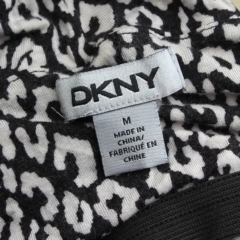 DKNY 블랙 앤 화이트 나시 상의 55