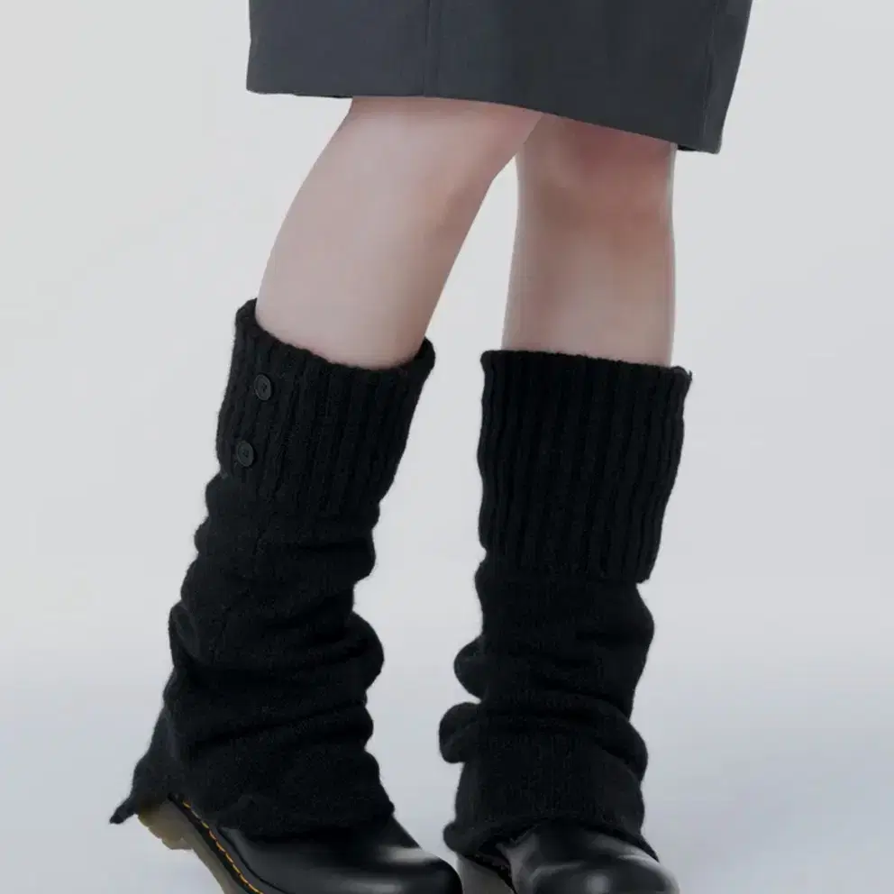 미세키서울 레그워머 Button knit leg warmer BLACK