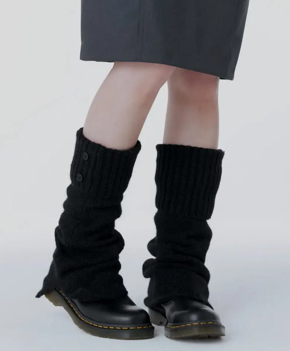 미세키서울 레그워머 Button knit leg warmer BLACK