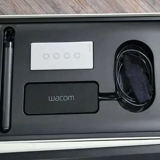 Wacom dth-w1320t 액정 태블렛 모바일스튜디오 프로