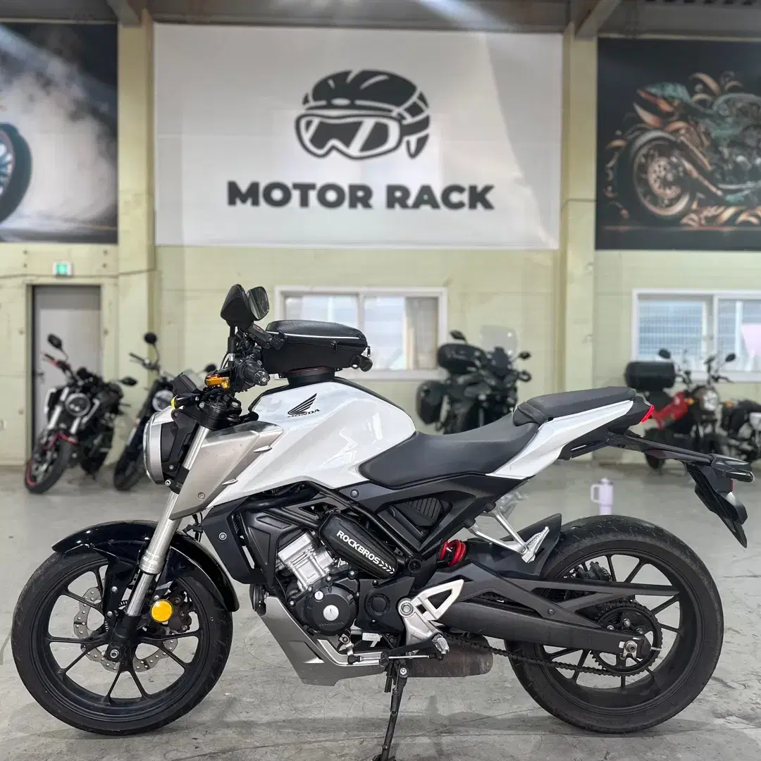 혼다 CB125R 18년 1.3만 무사고 풀옵션 화이트 깔끔한차량 판매