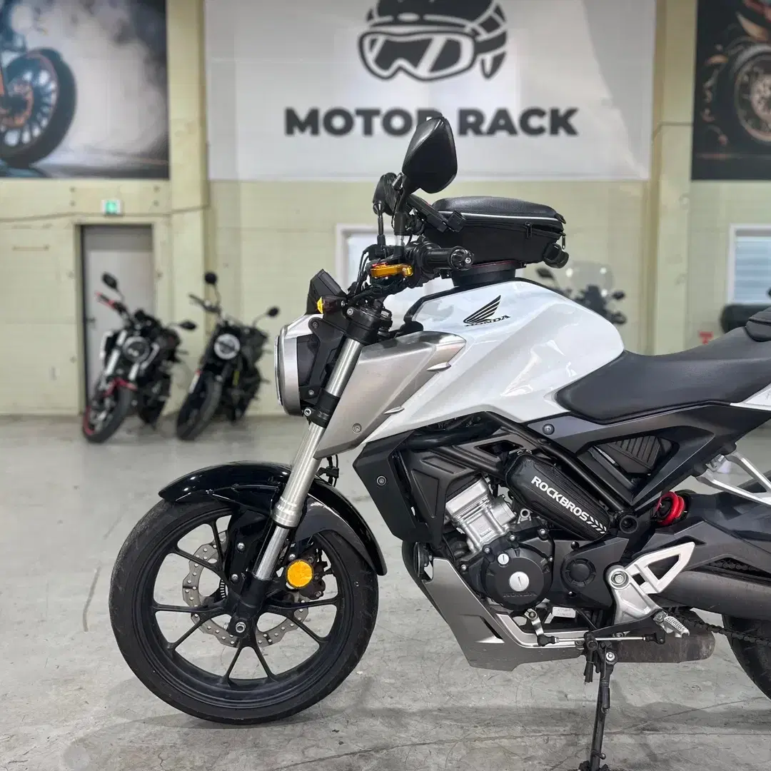 혼다 CB125R 18년 1.3만 무사고 풀옵션 화이트 깔끔한차량 판매