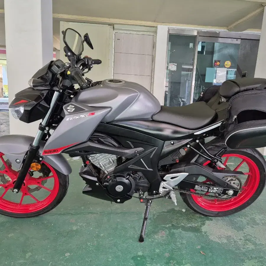 gsx s125 20년식 1.4만 팝니다.