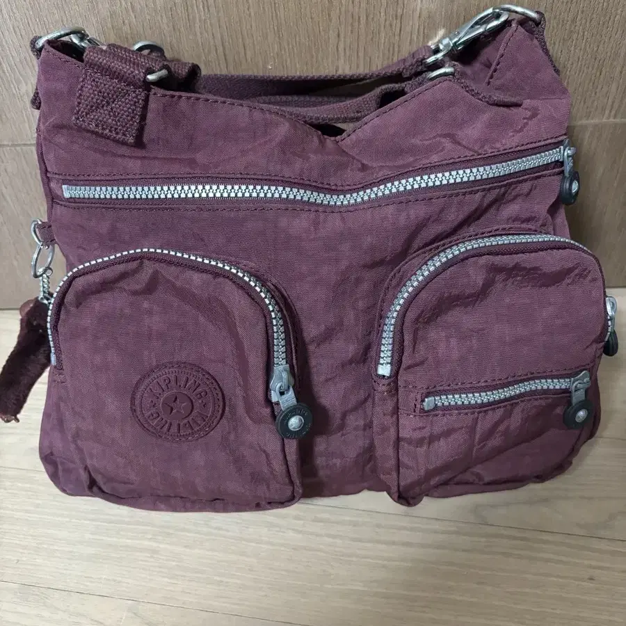 Kipling 키플링 버건디 숄더백