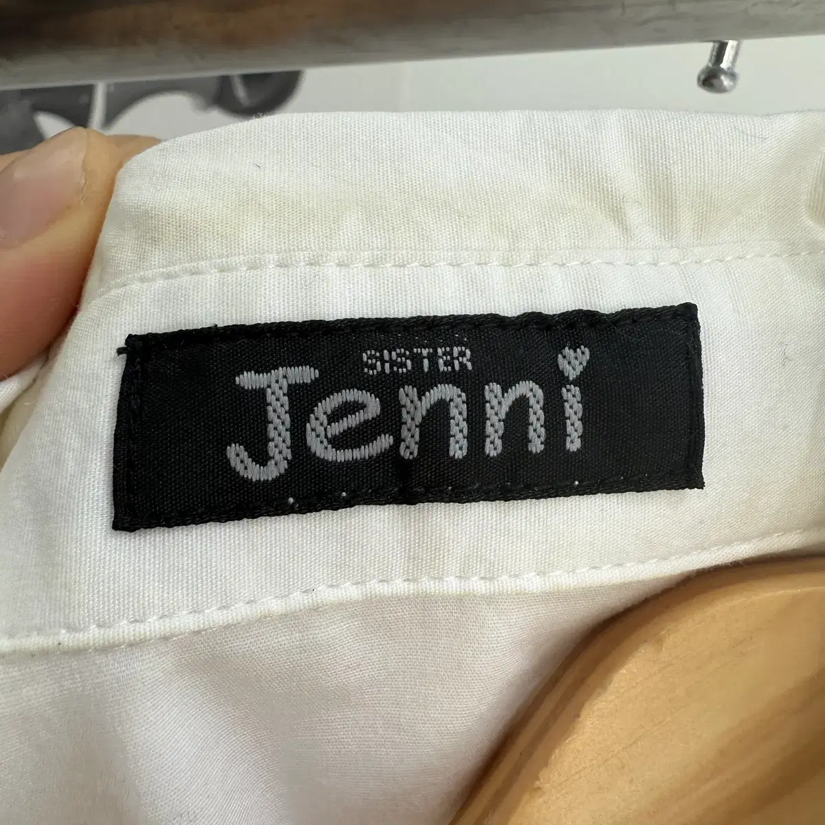 JENNI 화이트 레터링 셔츠