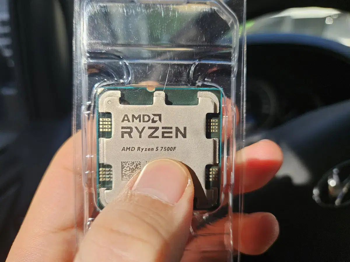 AMD 라이젠 R5 7500F CPU 판매합니다.