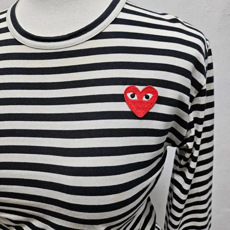 COMME DES GARCONS 유럽수입 긴팔 티 여 M J3212