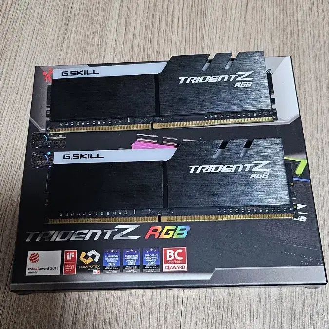 DDR4 지스킬 Gskill TRIDENT Z 8기가램 2장 팝니다.