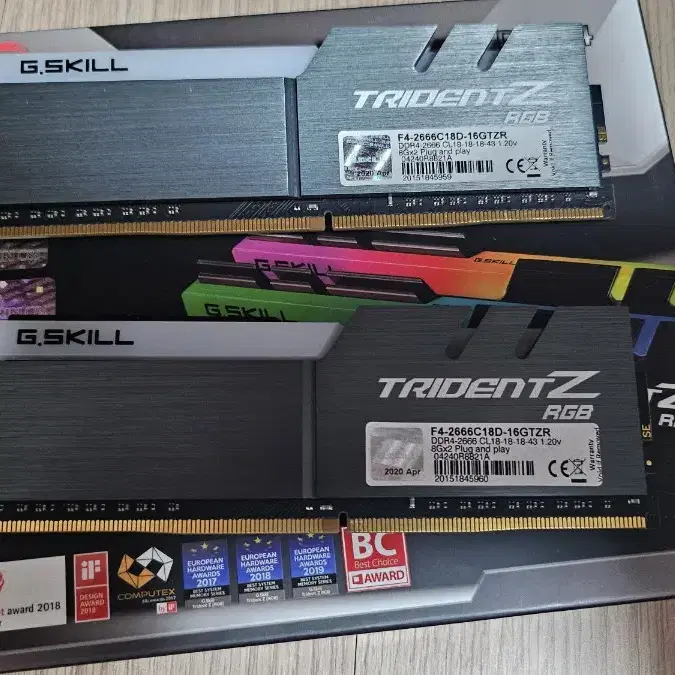 DDR4 지스킬 Gskill TRIDENT Z 8기가램 2장 팝니다.