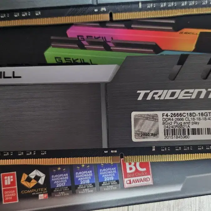 DDR4 지스킬 Gskill TRIDENT Z 8기가램 2장 팝니다.