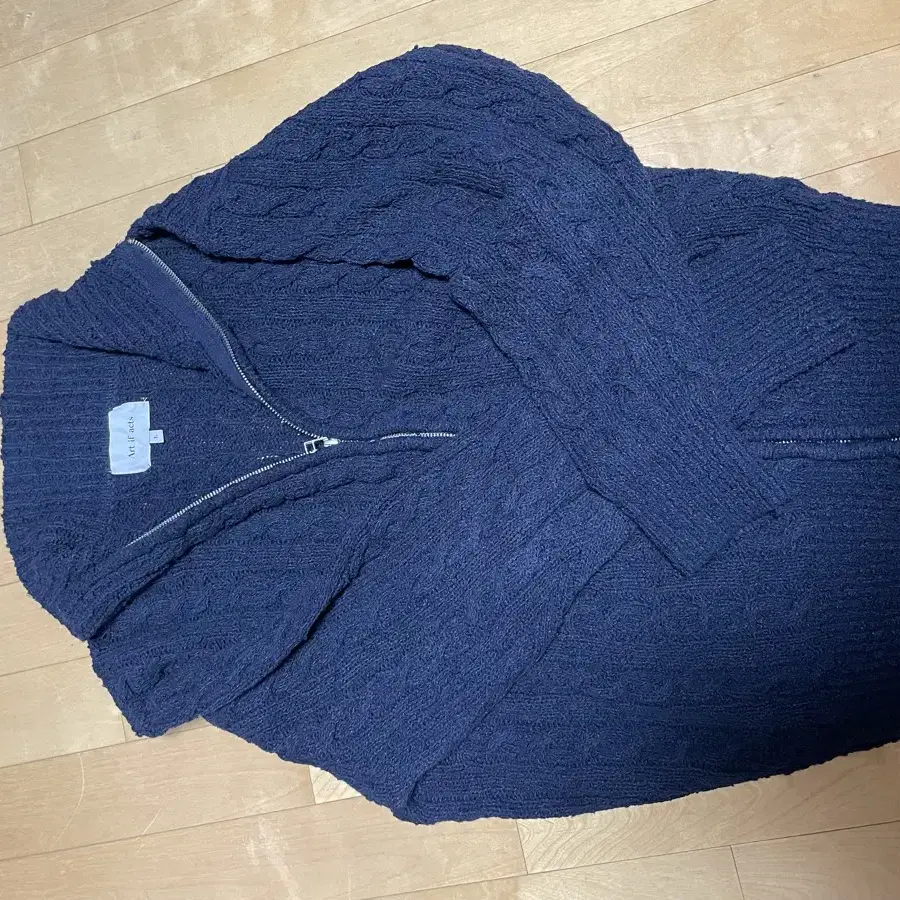 [L] 아트이프액츠 boucle cable knit zip up