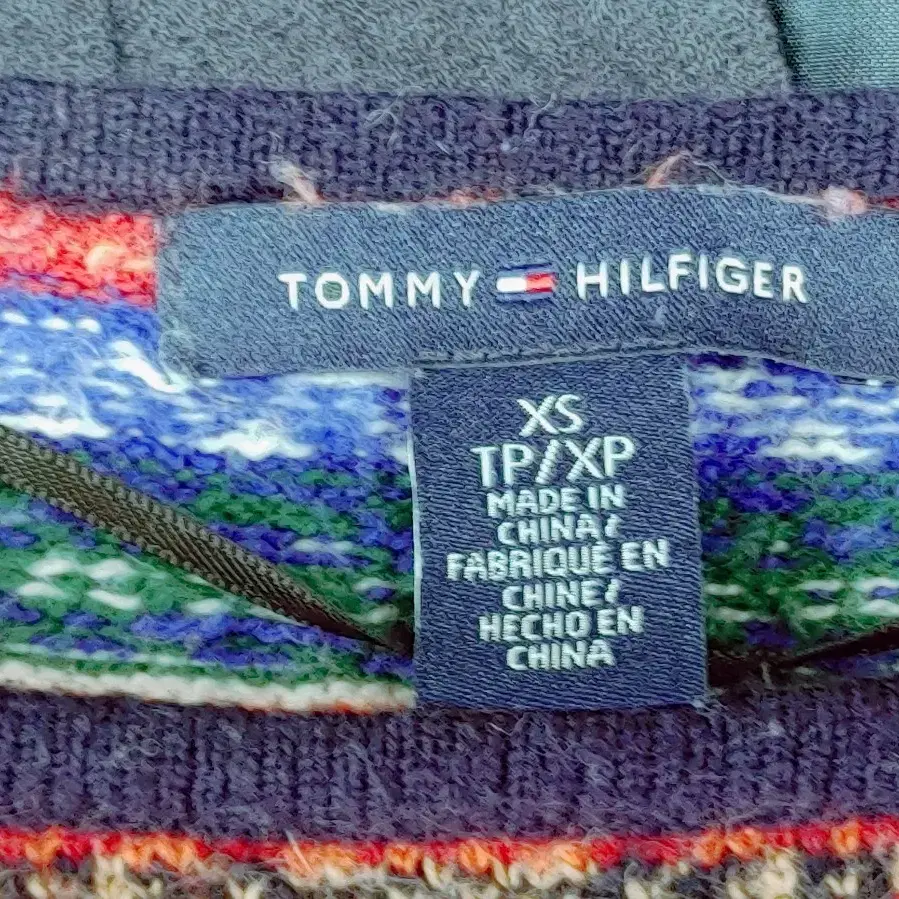 TOMMY HILFIGER 타미 힐피거 여성 와이드넥(입술넥) 패턴니트