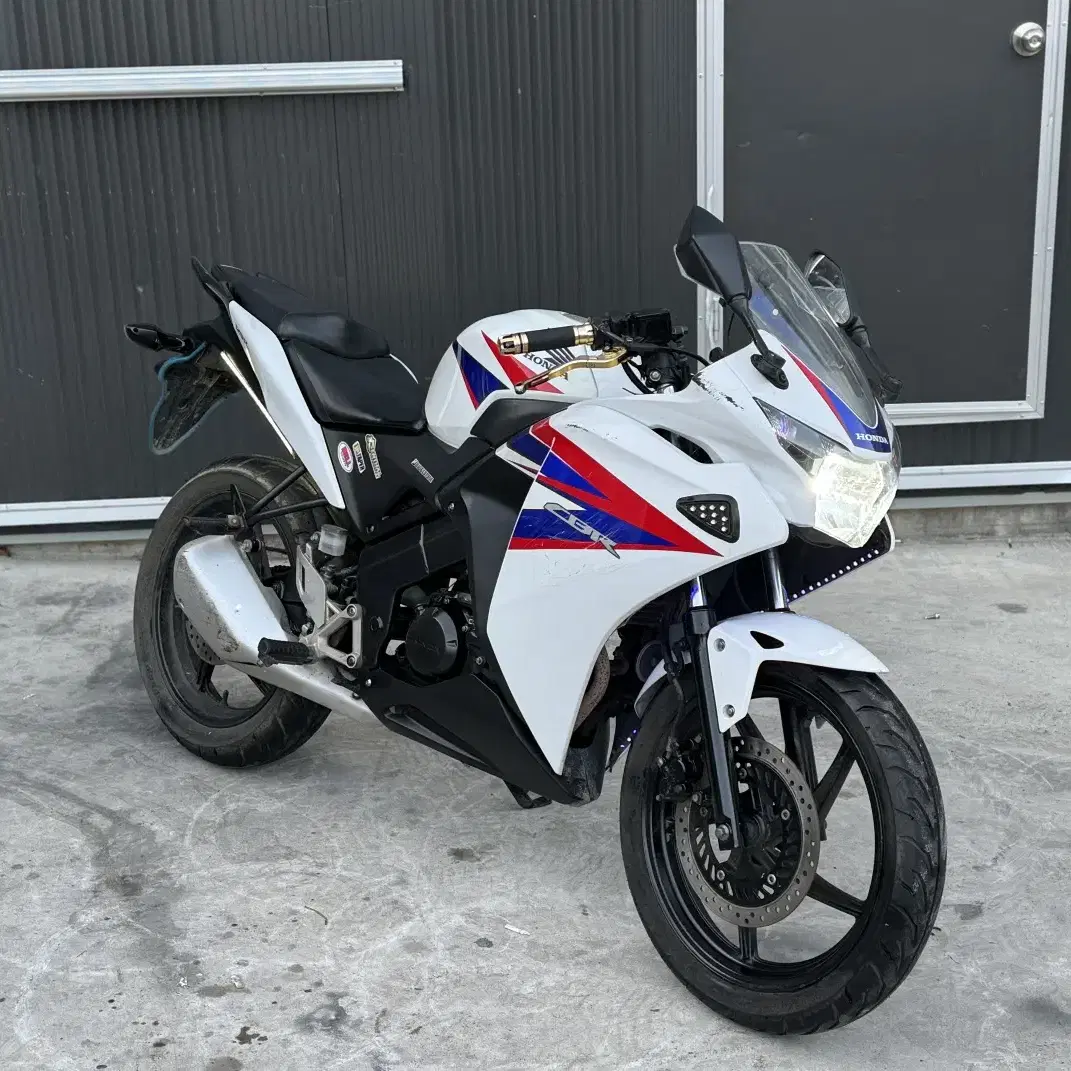 cbr125/12년 실매물 2만km 엔진최상급 차량 판매합니다.