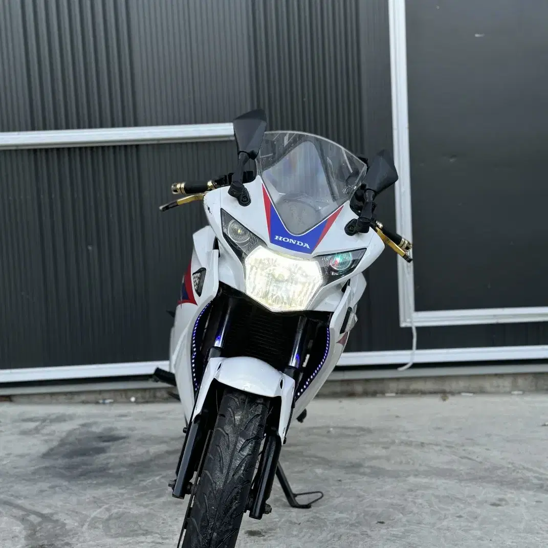 cbr125/12년 실매물 2만km 엔진최상급 차량 판매합니다.