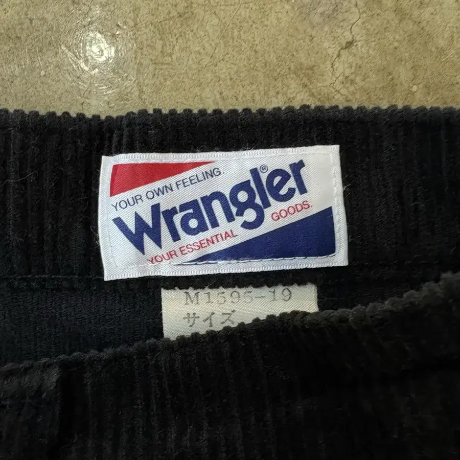 Wrangler 블랙 코듀로이 팬츠