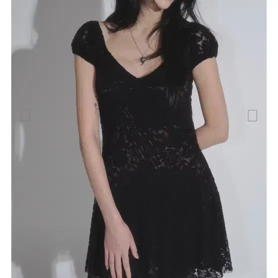 애즈온 FLORA LACE PUFF DRESS / BLACK