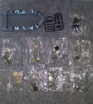 레고 밀리터리 피규어 세트 카모 패턴 보트 포함