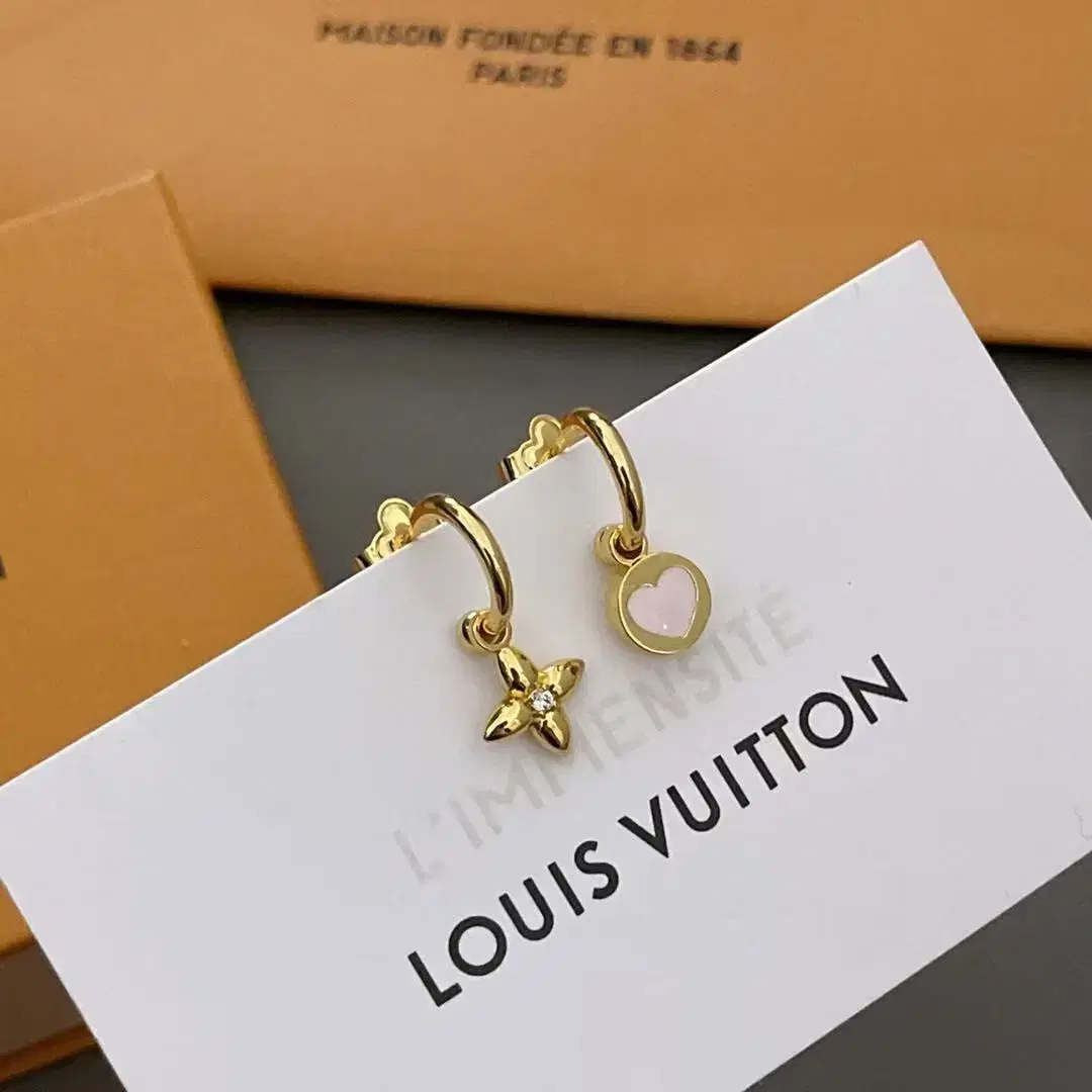 LOUIS VUITTON스터드 귀걸이