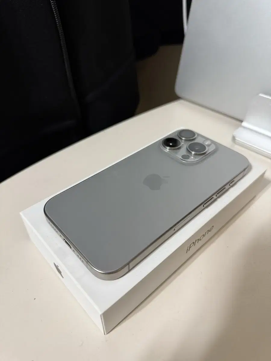 iPhone 15 Pro, 128GB, Natural Titanium