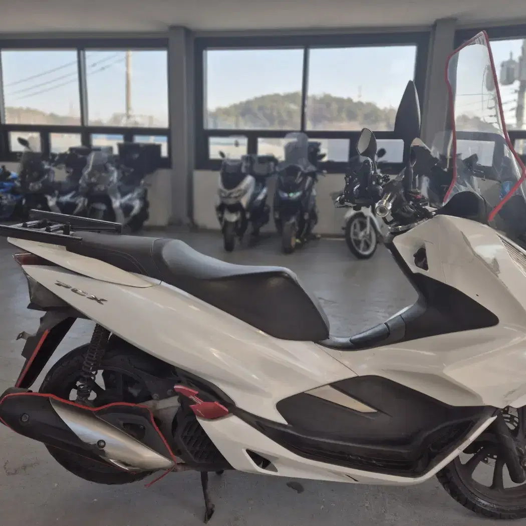 pcx125 20년형 2만 앞뒤블박 롱스크린  셋팅판매합니다