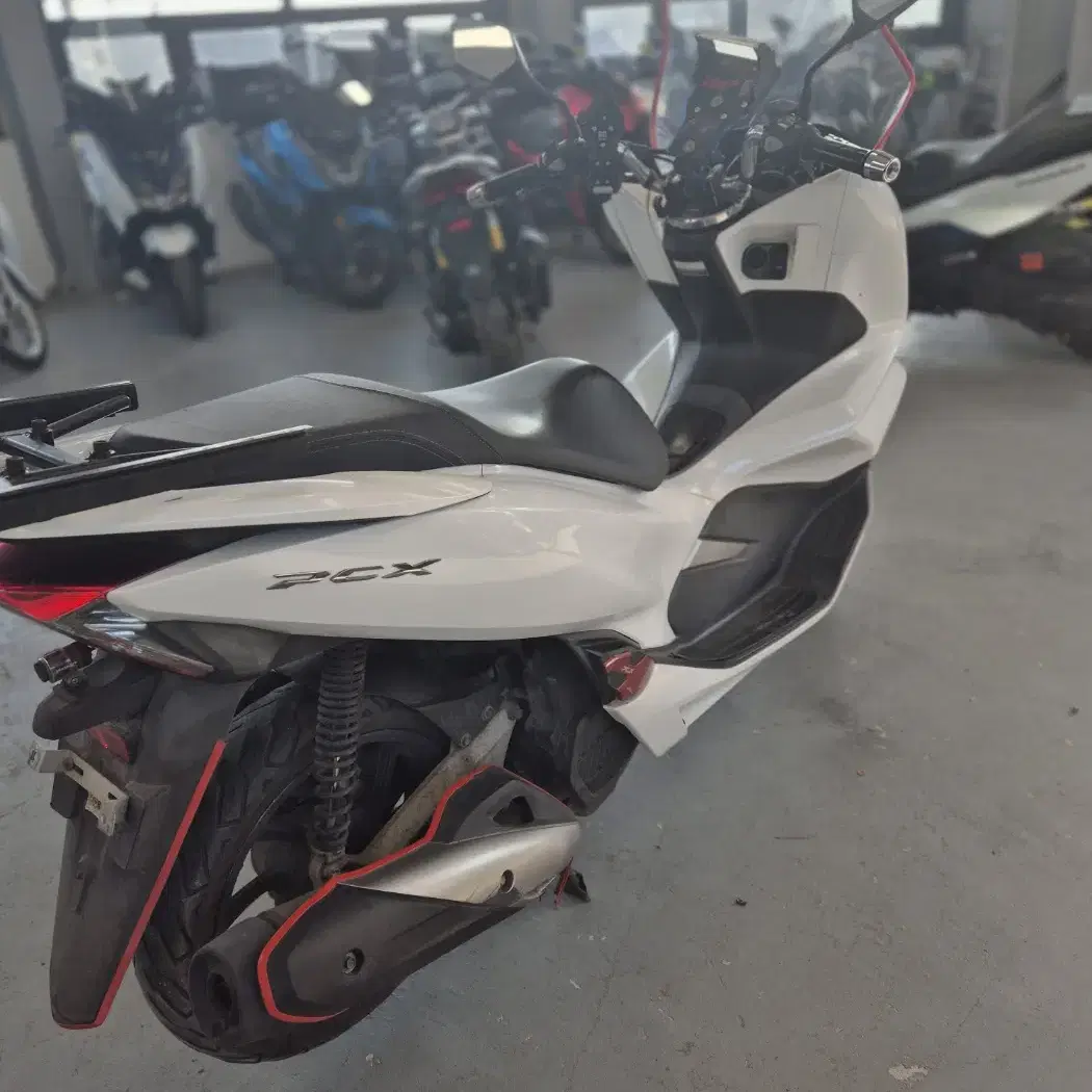 pcx125 20년형 2만 앞뒤블박 롱스크린  셋팅판매합니다