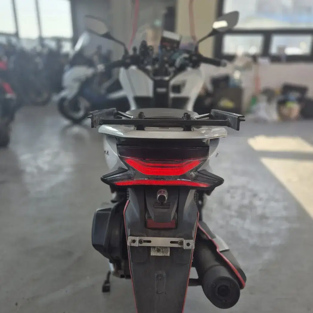 pcx125 20년형 2만 앞뒤블박 롱스크린  셋팅판매합니다