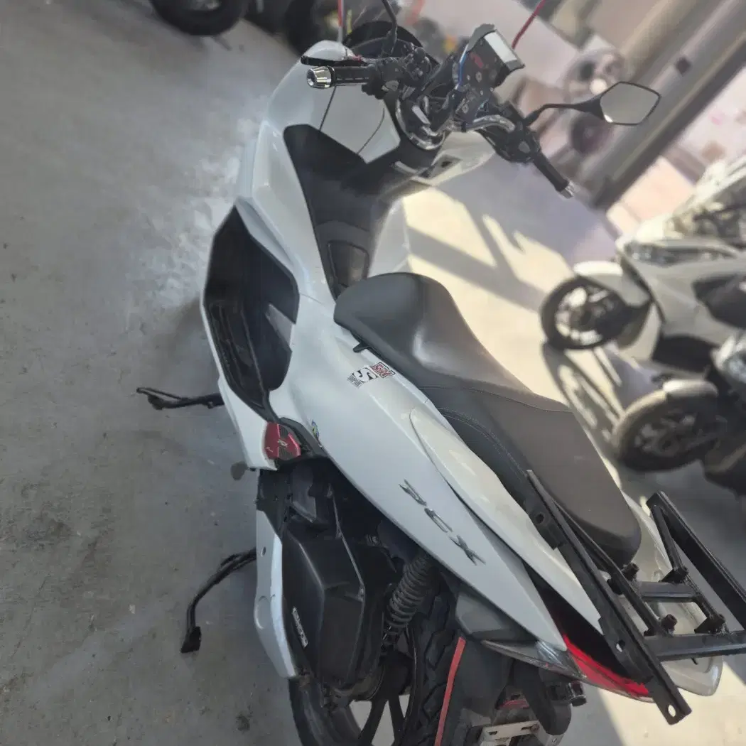 pcx125 20년형 2만 앞뒤블박 롱스크린  셋팅판매합니다