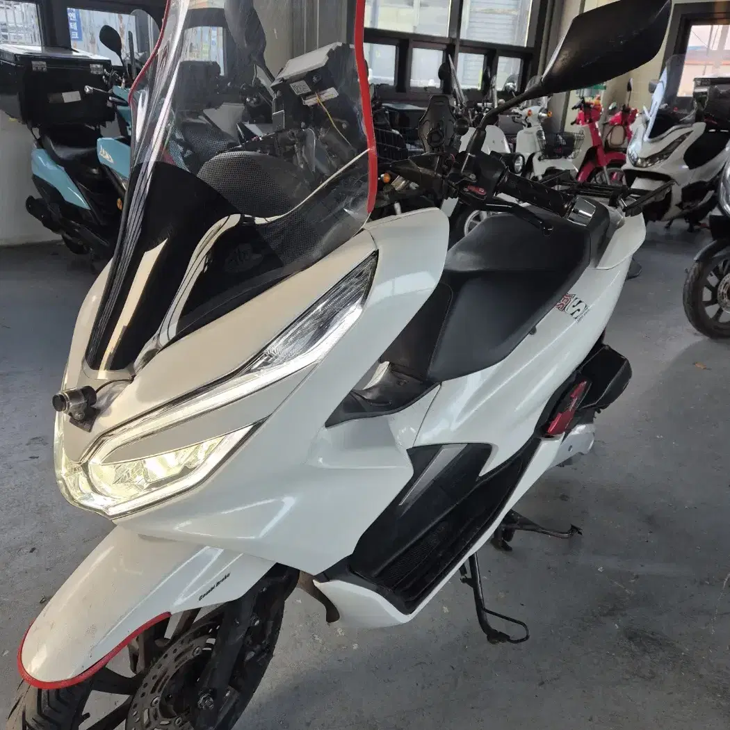 pcx125 20년형 2만 앞뒤블박 롱스크린  셋팅판매합니다