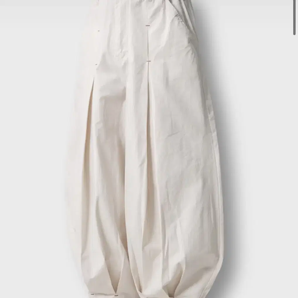 앵글런 Unbalance Long Tuck Balloon Pants