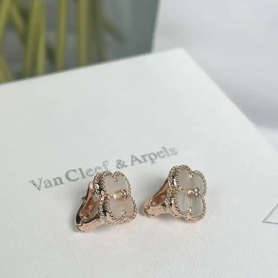 Van Cleef & Arpels네잎 클로버 귀걸이