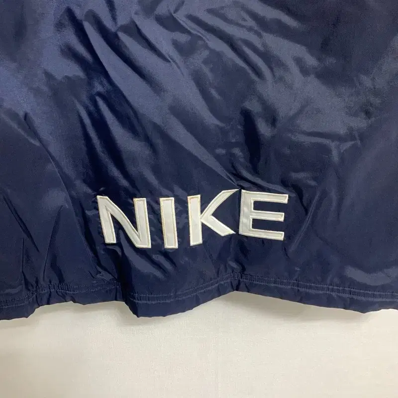 100-105 NIKE 나이키 올드스쿨 롱 돕바 자켓