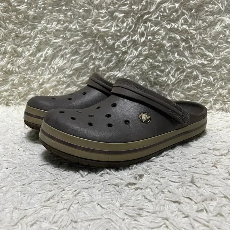 [260] CROCS 크록스 초코브라운 슬리퍼