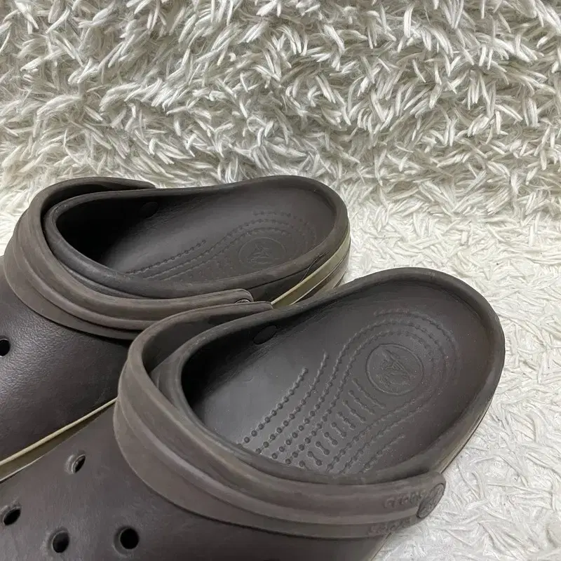 [260] CROCS 크록스 초코브라운 슬리퍼