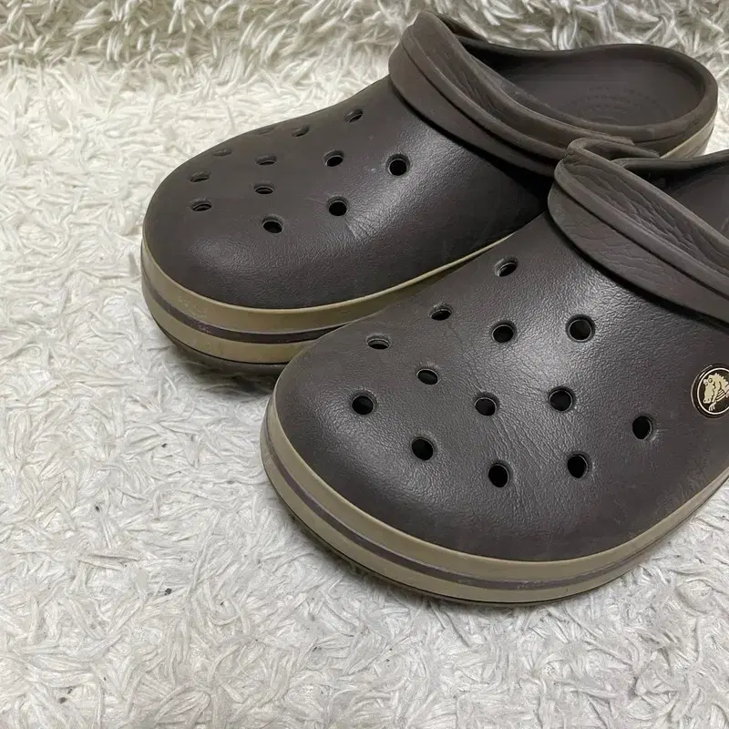 [260] CROCS 크록스 초코브라운 슬리퍼