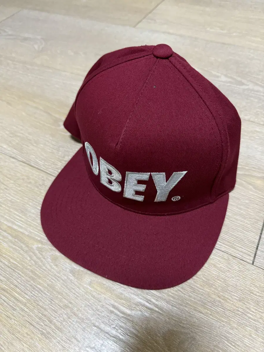 Obey 모자