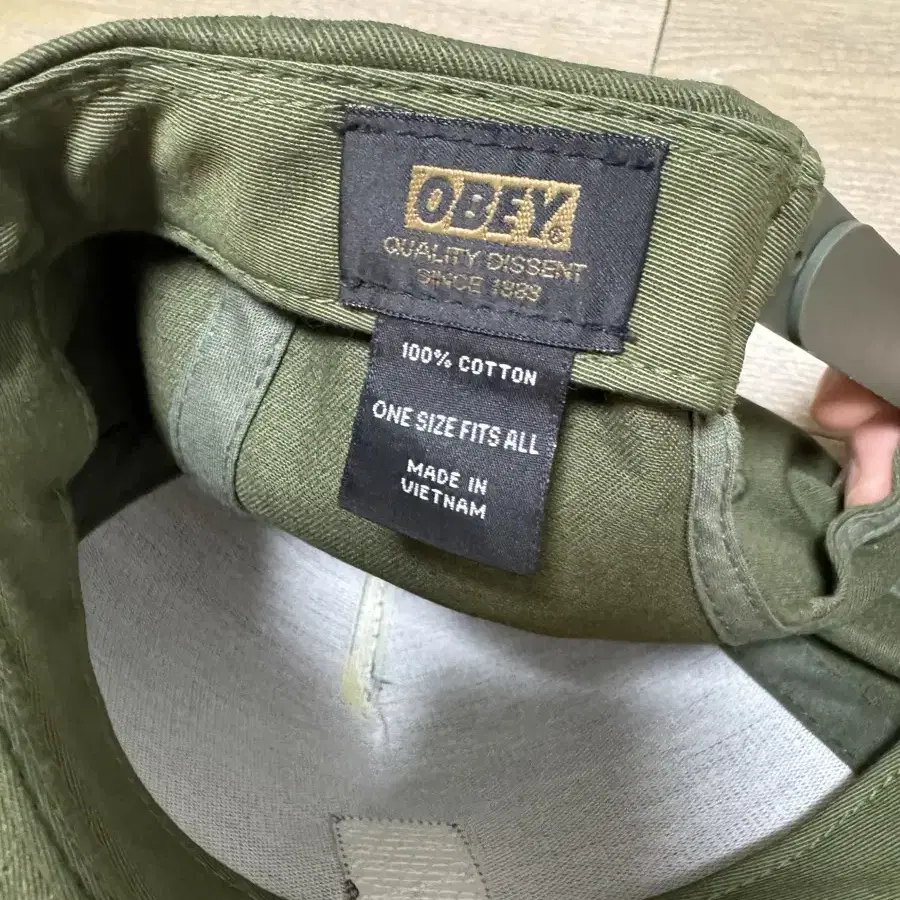 Obey 모자