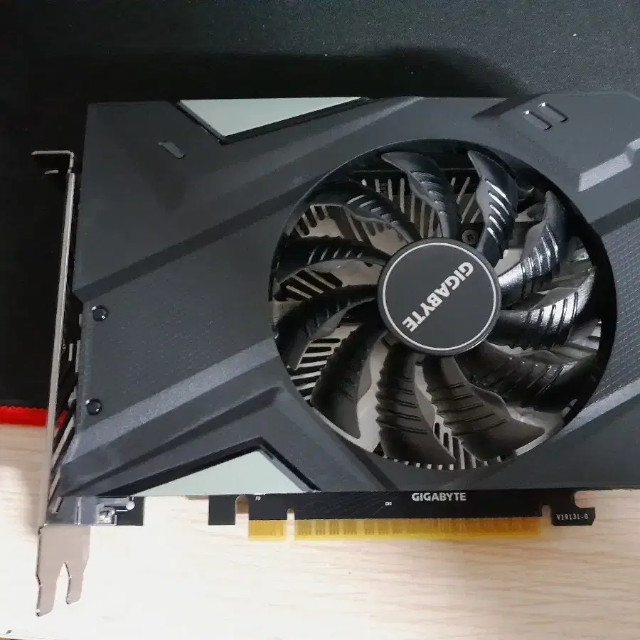 그래픽카드 ,gtx1650.. 4g GDDR6. 팜