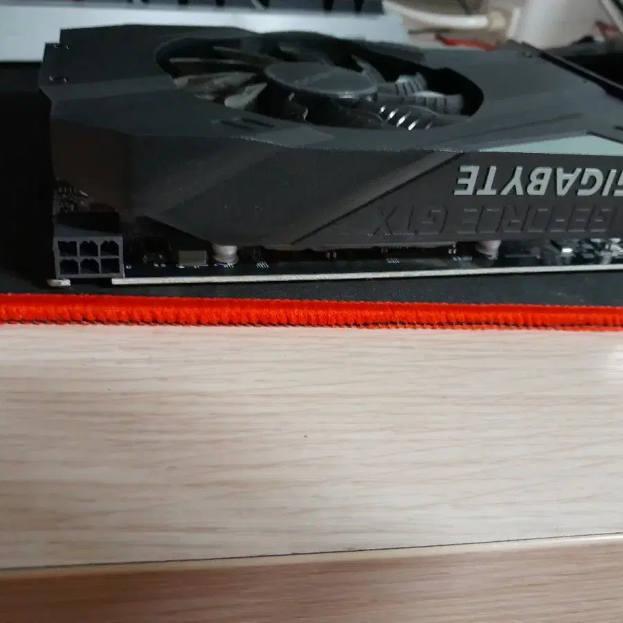 그래픽카드 ,gtx1650.. 4g GDDR6. 팜