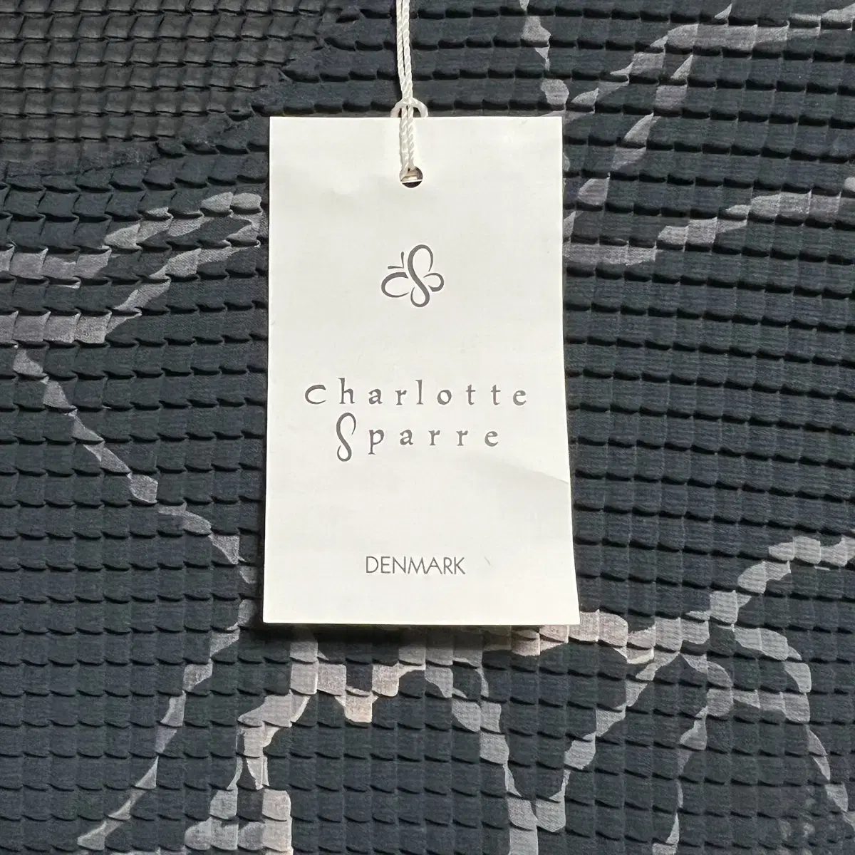 새상품 charlotte sparre 플리츠반팔(M)