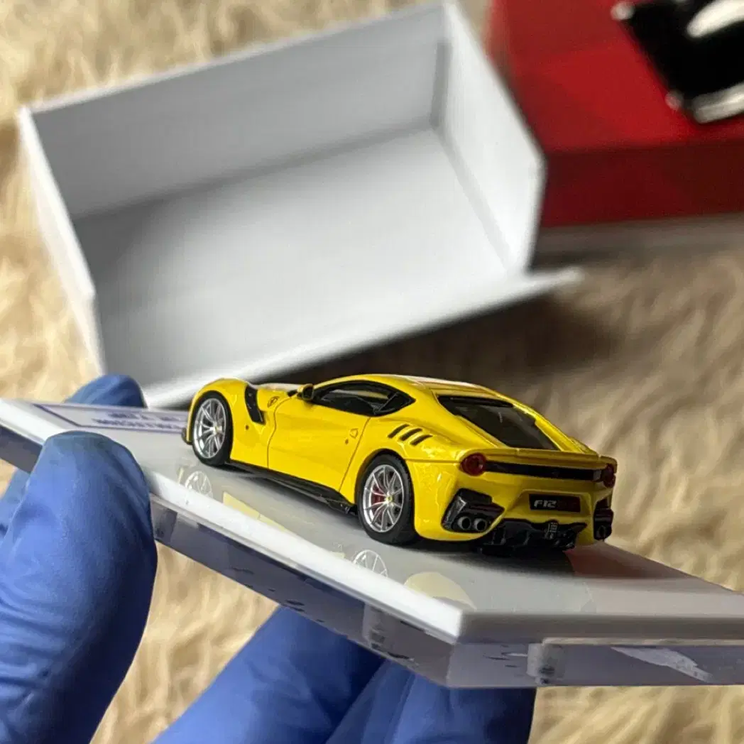 1:64 Fuelme Ferrari F12 TDF 옐로우