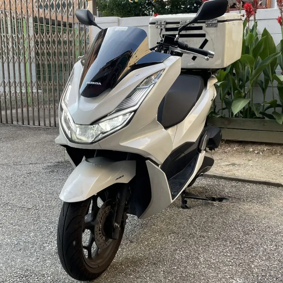 Pcx125 ABS탑재 모델 22년식 신차급 바이크판매