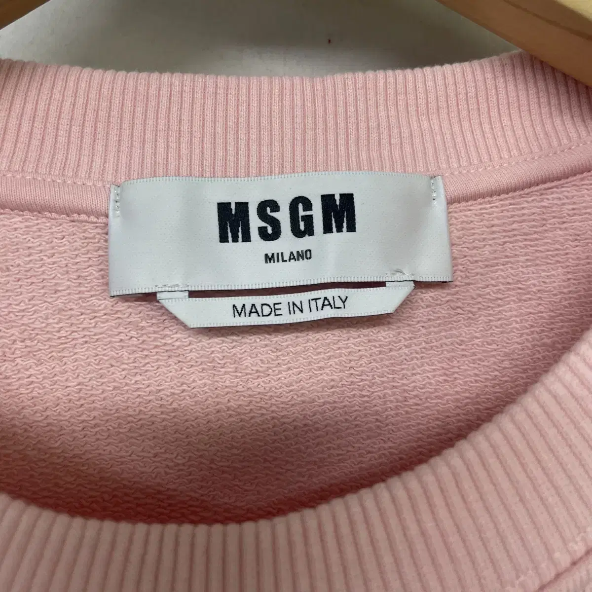 MSGM 밀라노 스펠 로고 크루넥 맨투맨 핑크