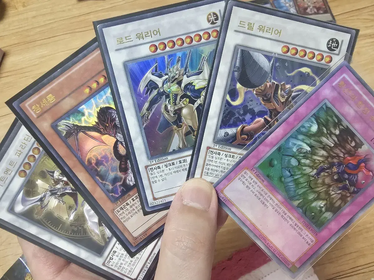 I'm selling Yu-Gi-Oh! kards